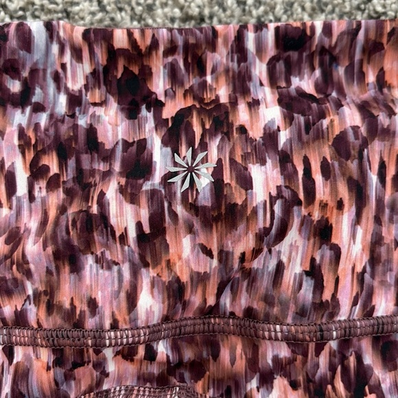 Athleta ULTIMATE STASH CAPRI in Flare Abstract Maroon - Picture 5 of 6